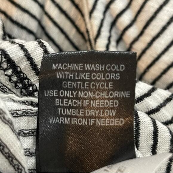 Torrid stripe top 2‎ 2X - Picture 5 of 7